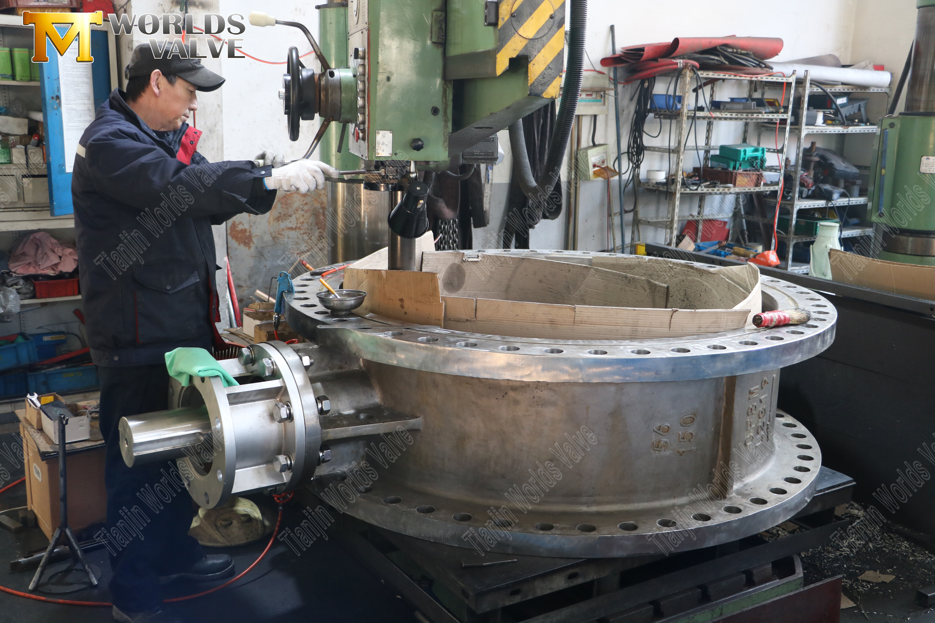 Kelebek valf diskinde sondaj pimi delikleri