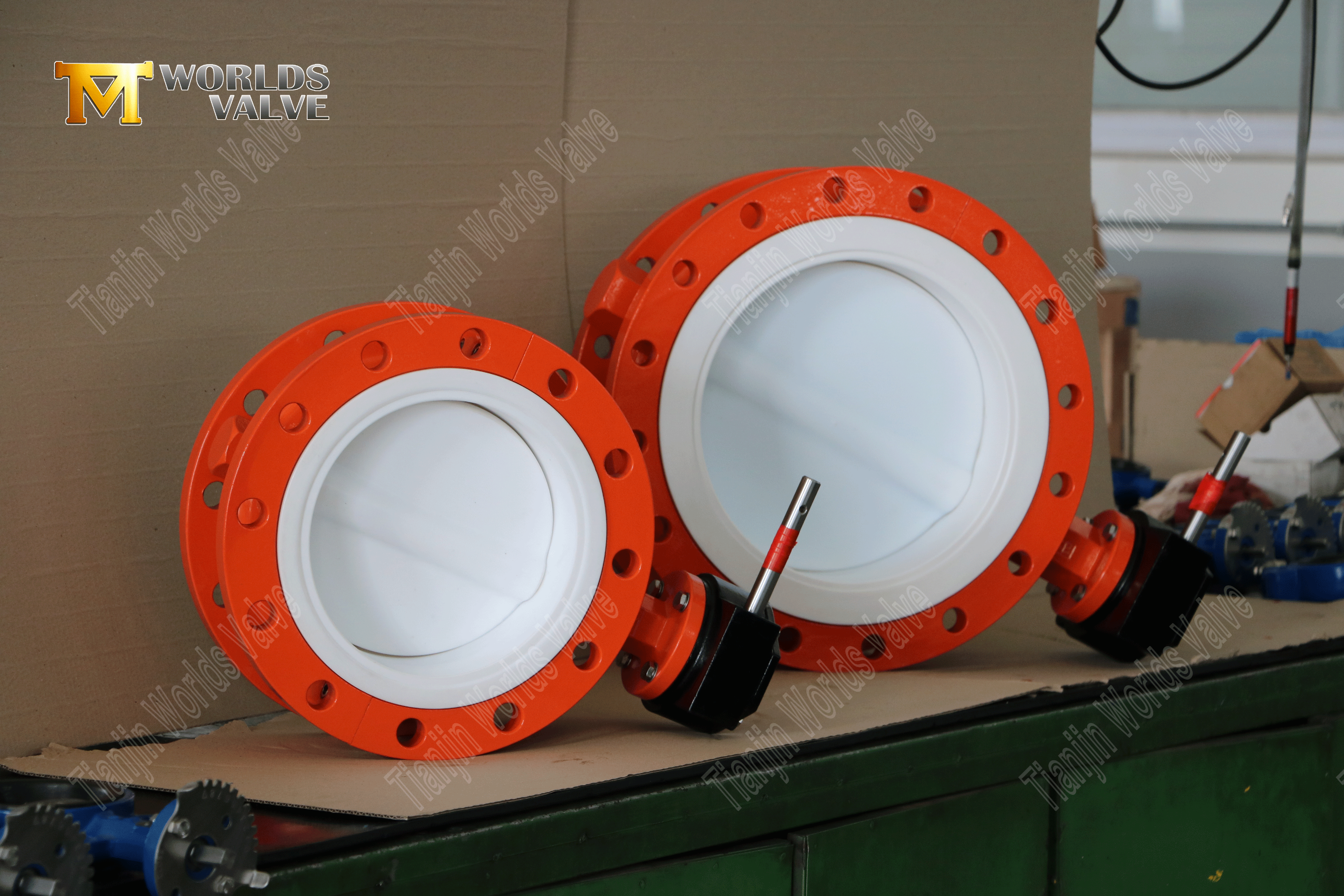 İki Par&ccedil;alı Flanşlı PTFE Kelebek Vana WCB G&ouml;vde ve Dişli Kumandalı-1 (3).png